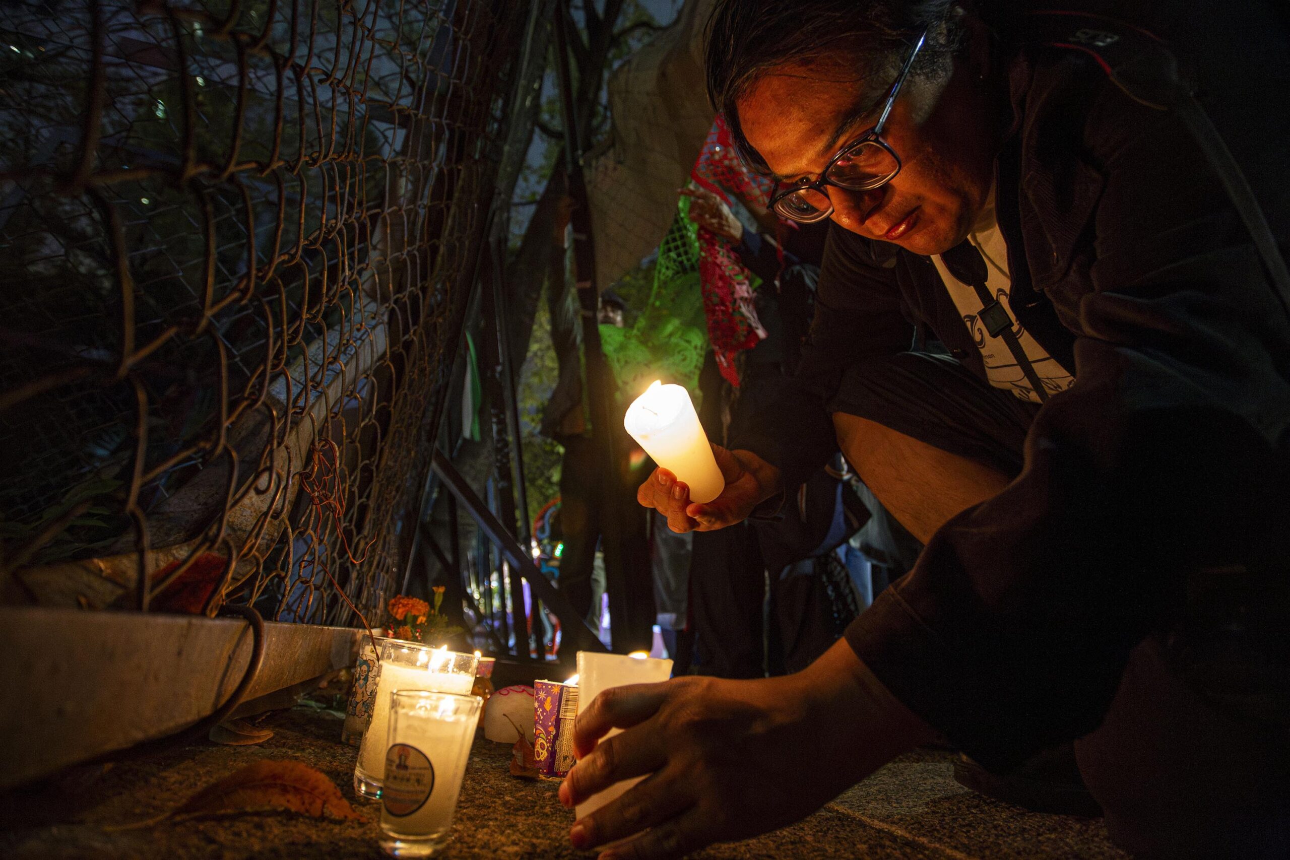 En Día de Muertos, la Plataforma Común por Palestina coloca ofrenda frente a embajada de EE. UU. en honor a víctimas de Gaza