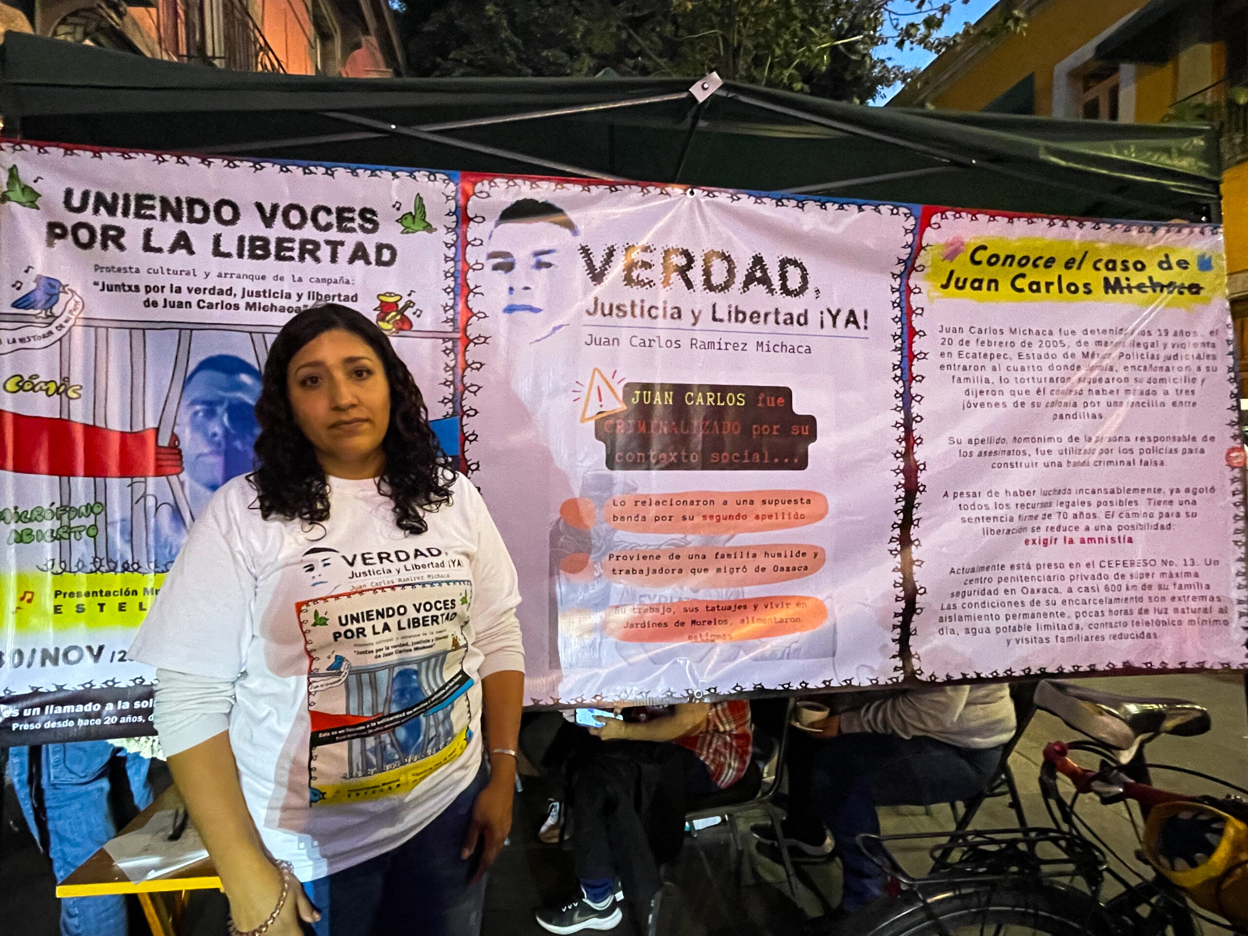 Familiares organizaron una protesta cultural para visibilizar el caso de Juan Carlos Ramírez Michaca, quien fue detenido de manera ilegal desde 2005 en Ecatepec, Estado de México. También se exigió su liberación. Su sentencia es de 70 años por homicidios que no cometió. 