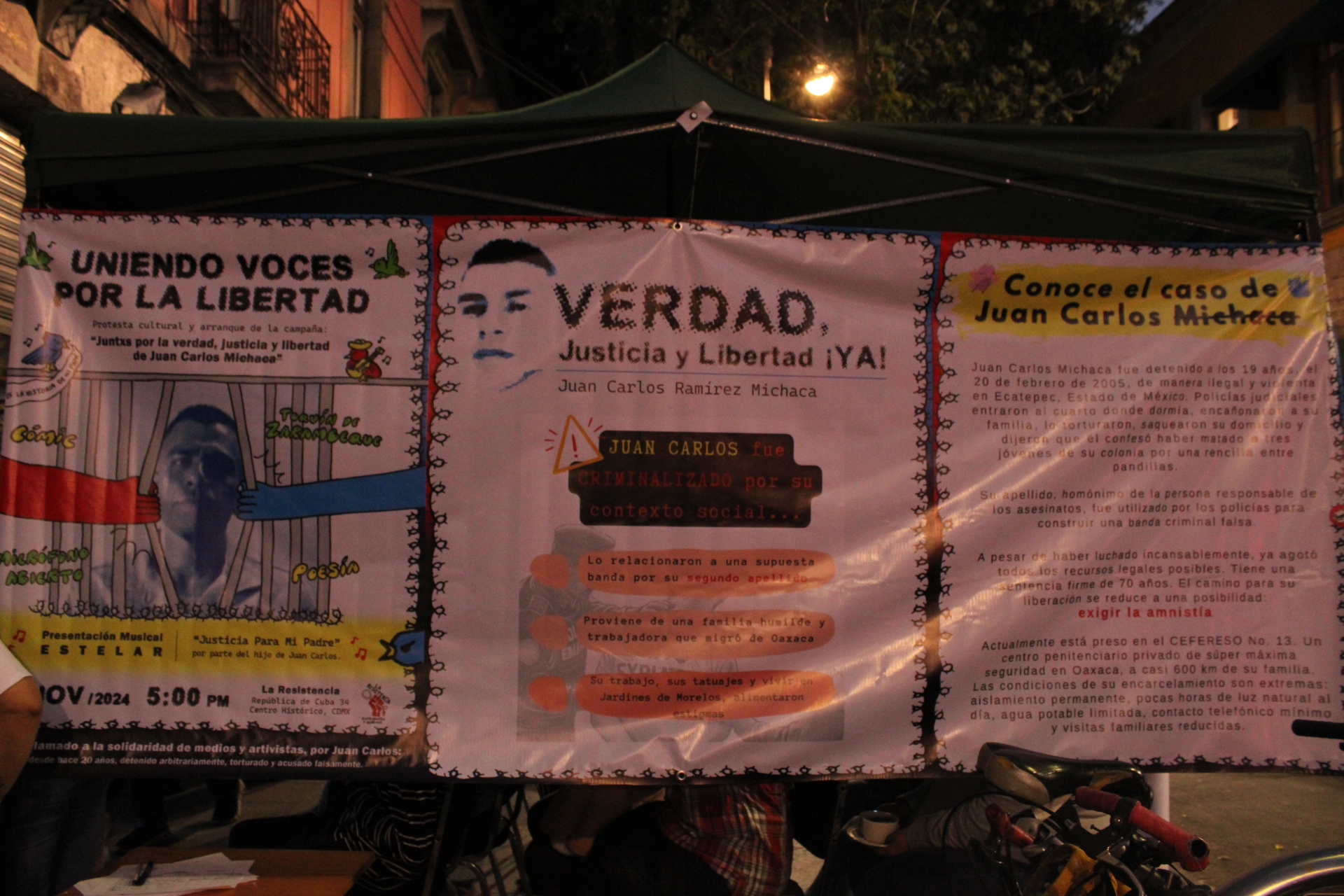 Familiares organizaron una protesta cultural para visibilizar el caso de Juan Carlos Ramírez Michaca, quien fue detenido de manera ilegal desde 2005 en Ecatepec, Estado de México. También se exigió su liberación. Su sentencia es de 70 años por homicidios que no cometió. 