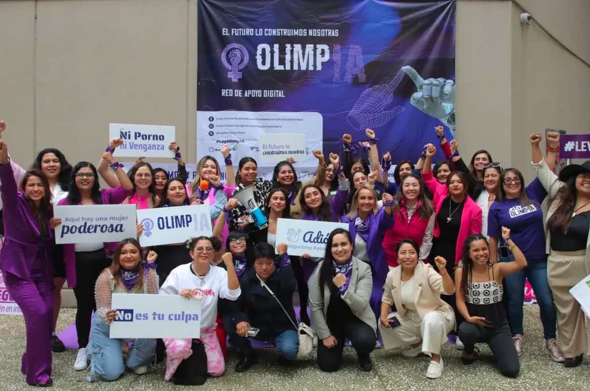 El proyecto de inteligencia artificial Ley Olimpia IA fue seleccionado por el Paris Peace Forum como uno de los 50 mejores a nivel mundial. Plataforma creada por Defensoras Digitales que ofrece ser una red de apoyo integral para todas las mujeres víctimas de violencia digital en más de 30 idiomas.