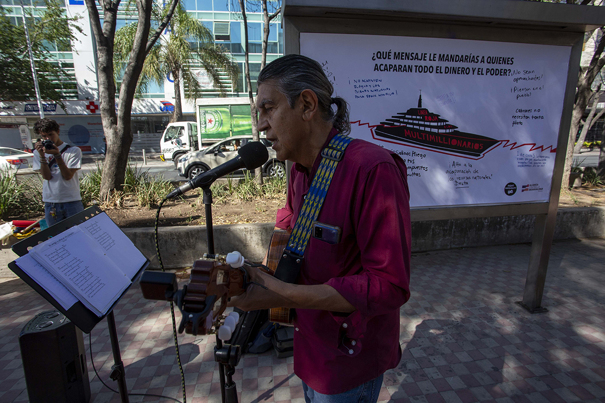 Guadalajara se une a la protesta global contra la desigualdad y el poder de los multimillonarios