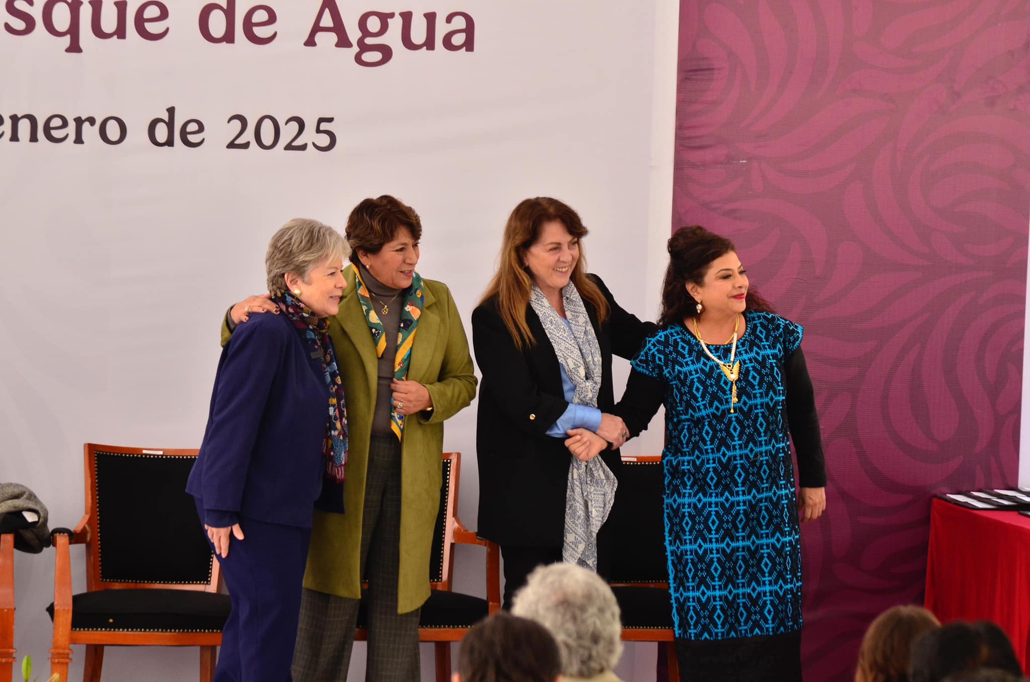 Clara Brugada Jefa de Gobierno de la CDMX junto con la gobernadora del EDOMEX  Delfina Gómez Álvarez y la gobernadora de Morelos Margarita González Saravia, firmaron el Convenio de Coordinación para Proteger el Bosque de Agua. Una iniciativa para evitar la tala ilegal, cuidar el bosque y defender los recursos naturales, siendo fuentes de oxígeno y agua para la Capital.