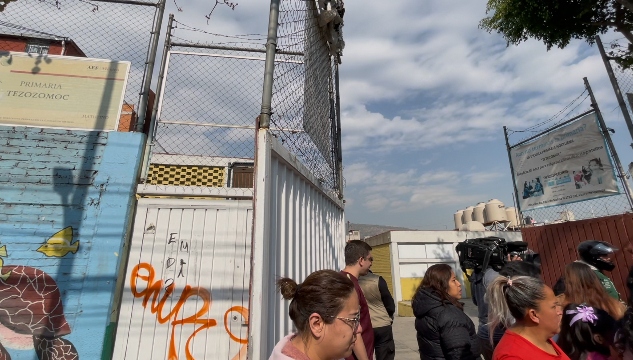 Después de 2 años de injusticia e impunidad, gracias a la lucha de las familias, detuvieron al conserje de la escuela primaria "Tezozómoc" ubicada en la colonia Vasco de Quiroga en la G.A.M, quien abusó sexualmente de 5 estudiantes con ayuda de la directora y una maestra. La directora fue llevada a la Fiscalía junto con la madre de uno de los estudiantes y el conserje fue llevado a la G.AM. 4.