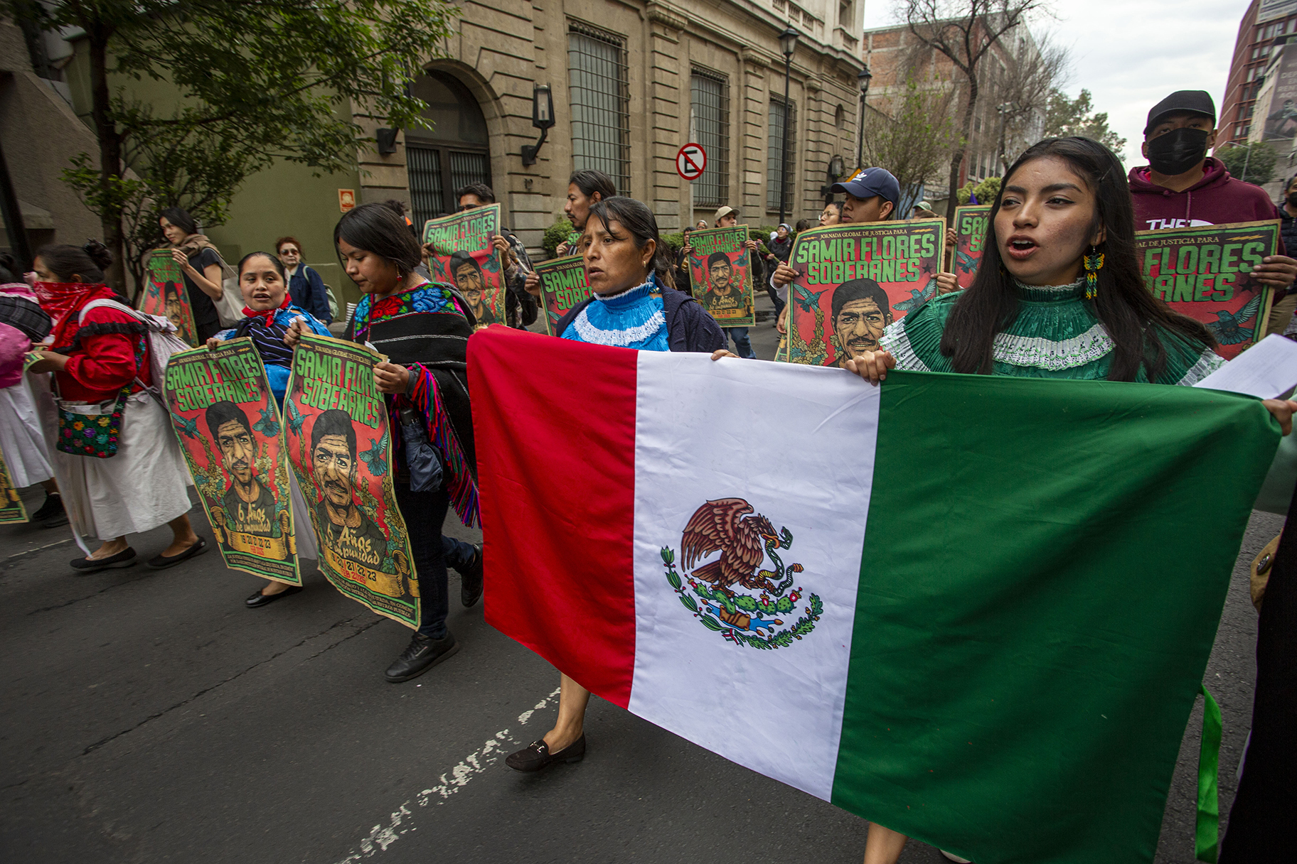 A seis años del asesinato de Samir Flores, organizaciones y comunidades marchan exigiendo justicia en la CDMX