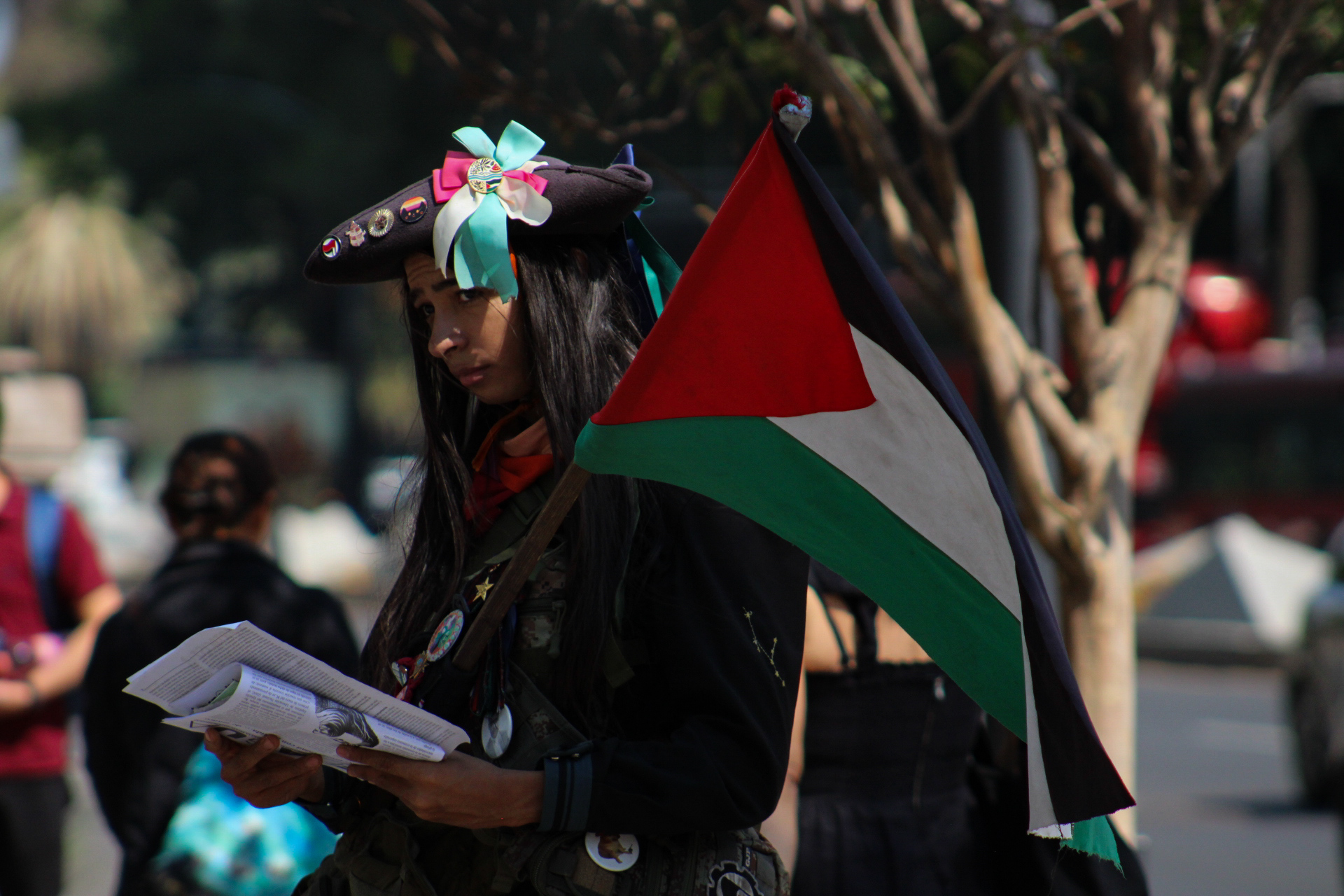 En pro de la libertad del pueblo Palestino, un contingente se dio cita a las afueras de la embajada de Estados Unidos en la Ciudad de México para alzar la voz y expresar su total descontento contra Israel.