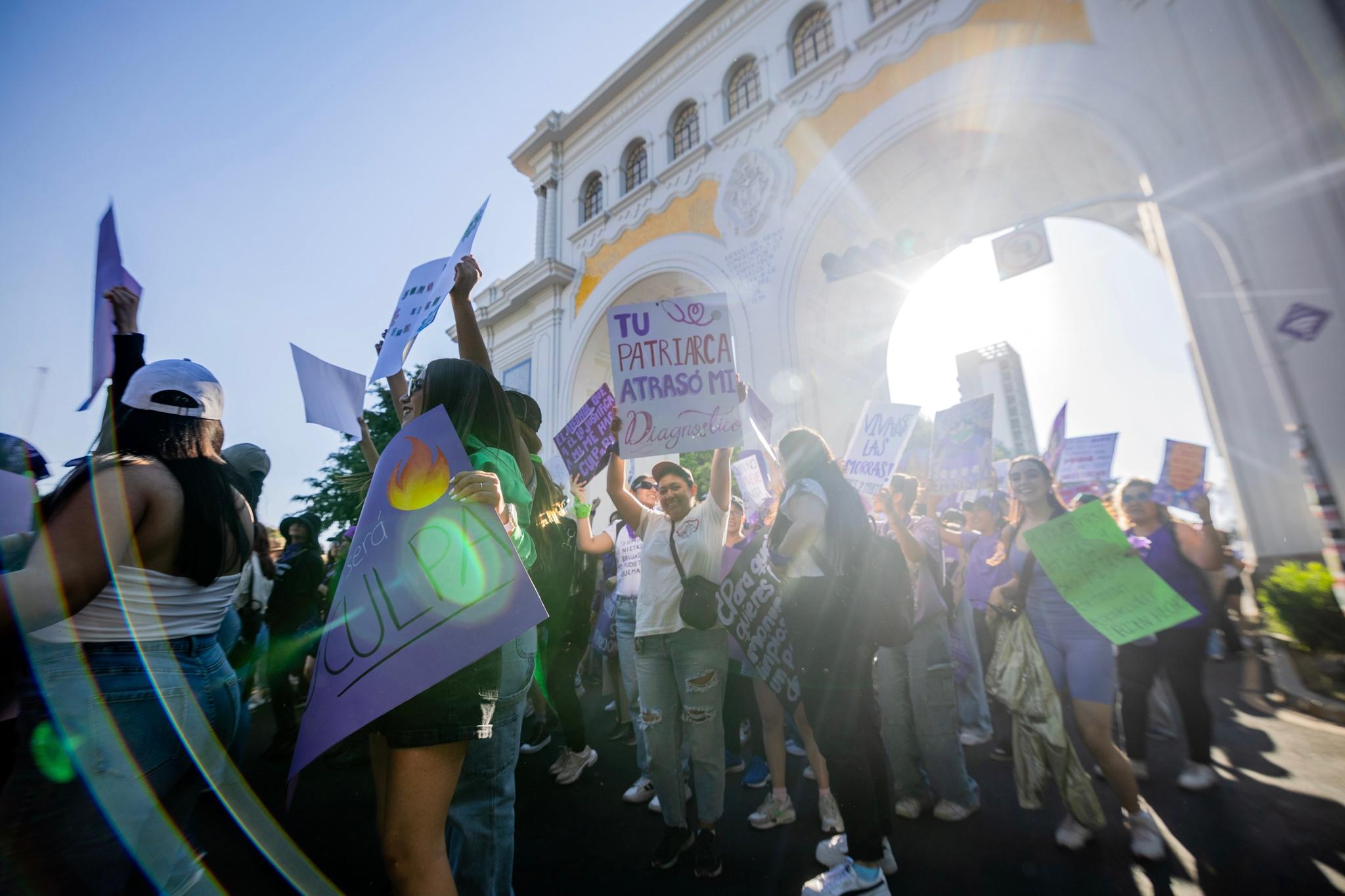 Miles de mujeres alzan la voz en Guadalajara en el 8M 2025