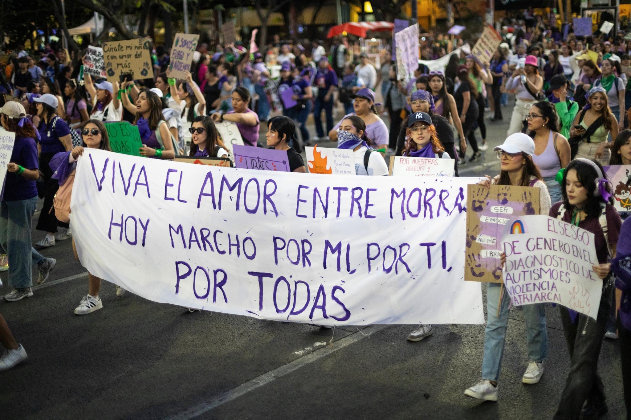 Miles de mujeres alzan la voz en Guadalajara en el 8M 2025