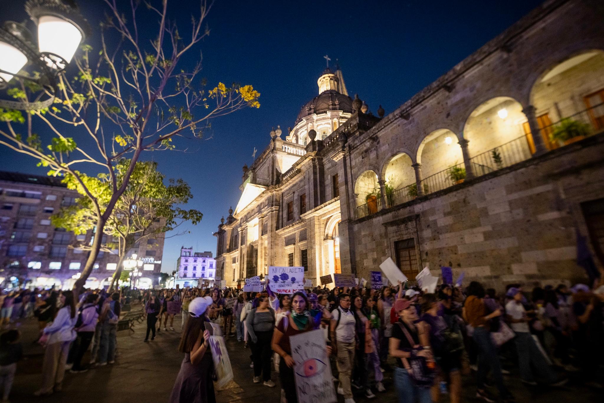 Miles de mujeres alzan la voz en Guadalajara en el 8M 2025