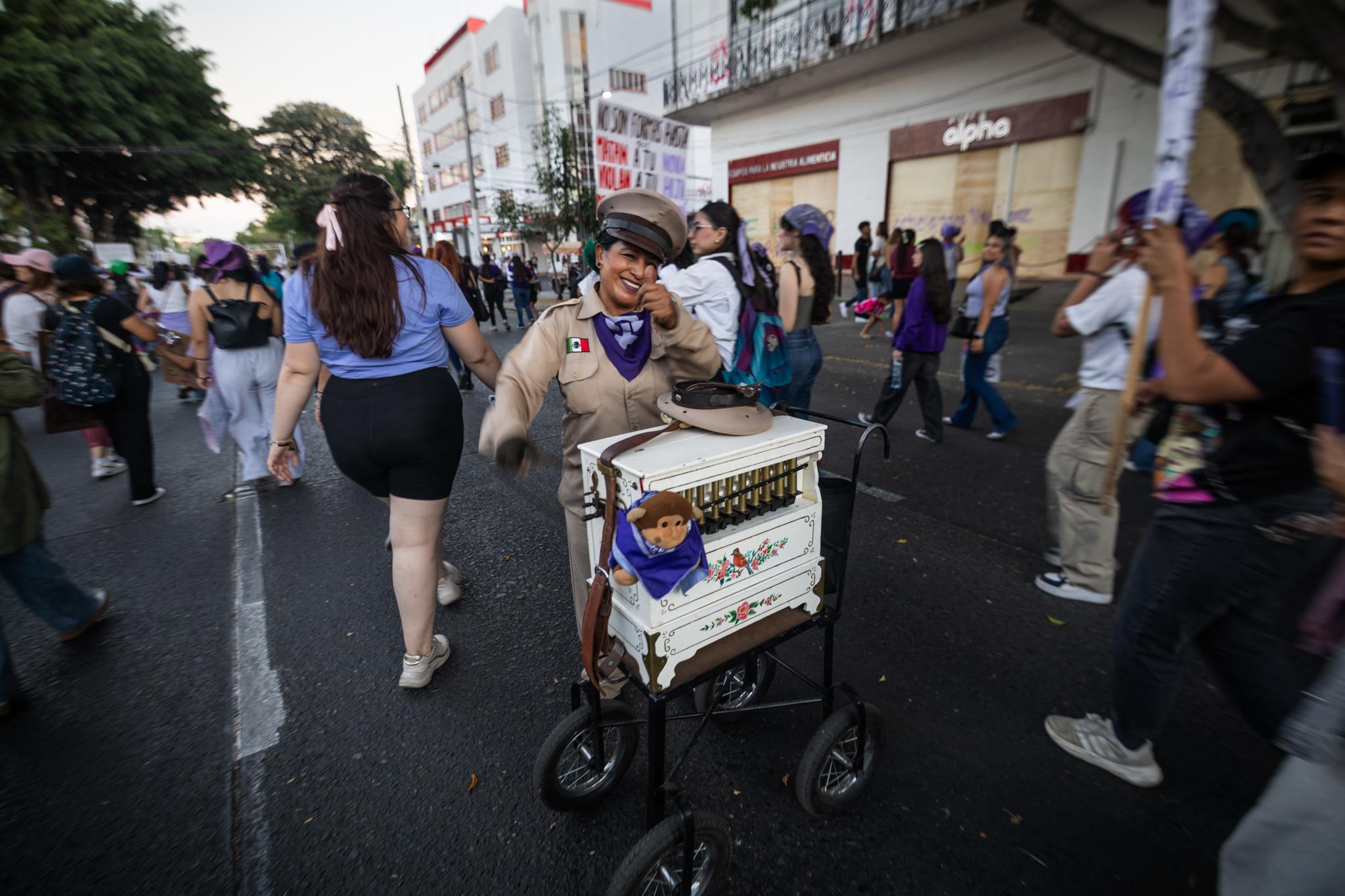 Miles de mujeres alzan la voz en Guadalajara en el 8M 2025