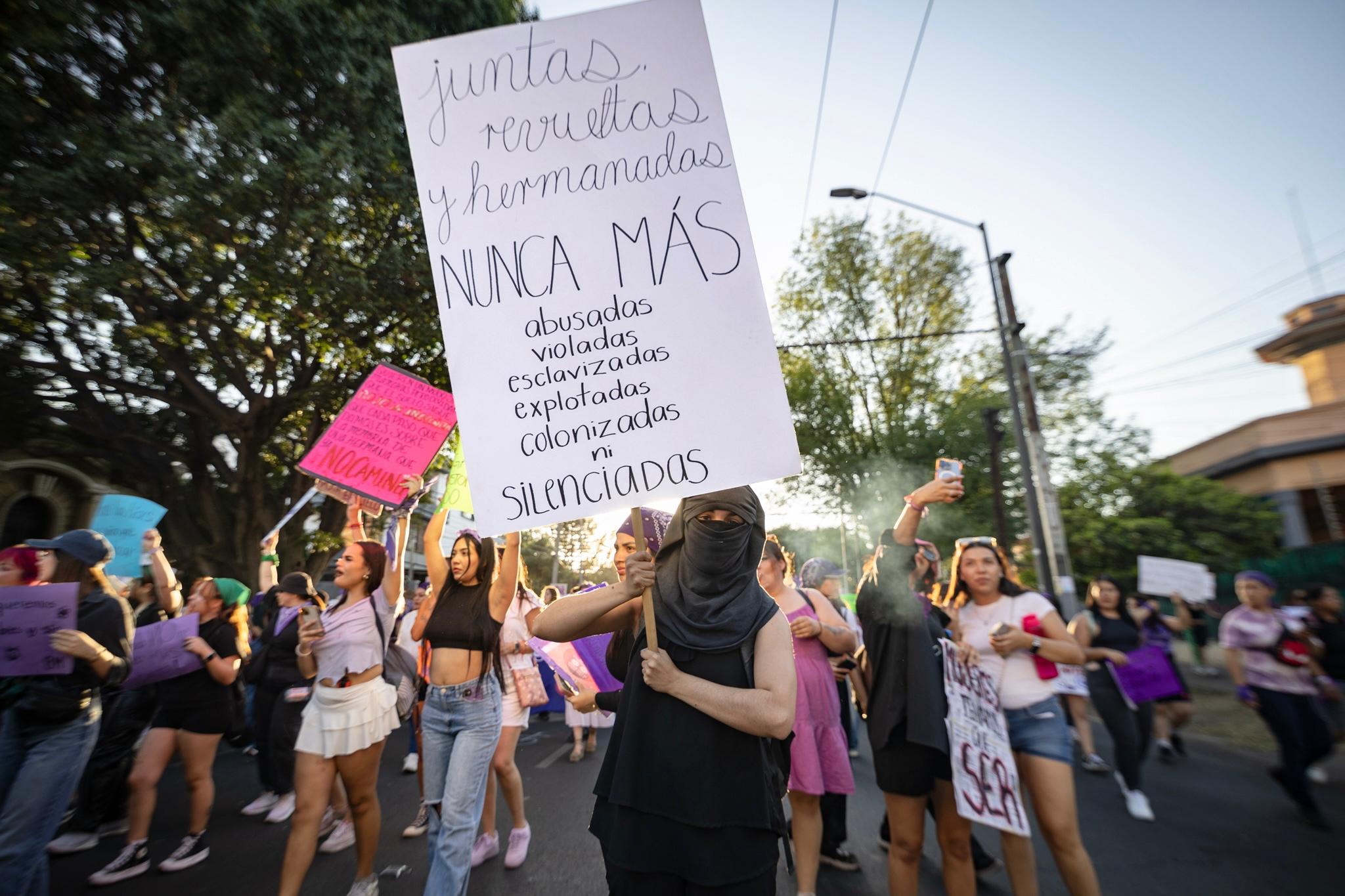 Miles de mujeres alzan la voz en Guadalajara en el 8M 2025