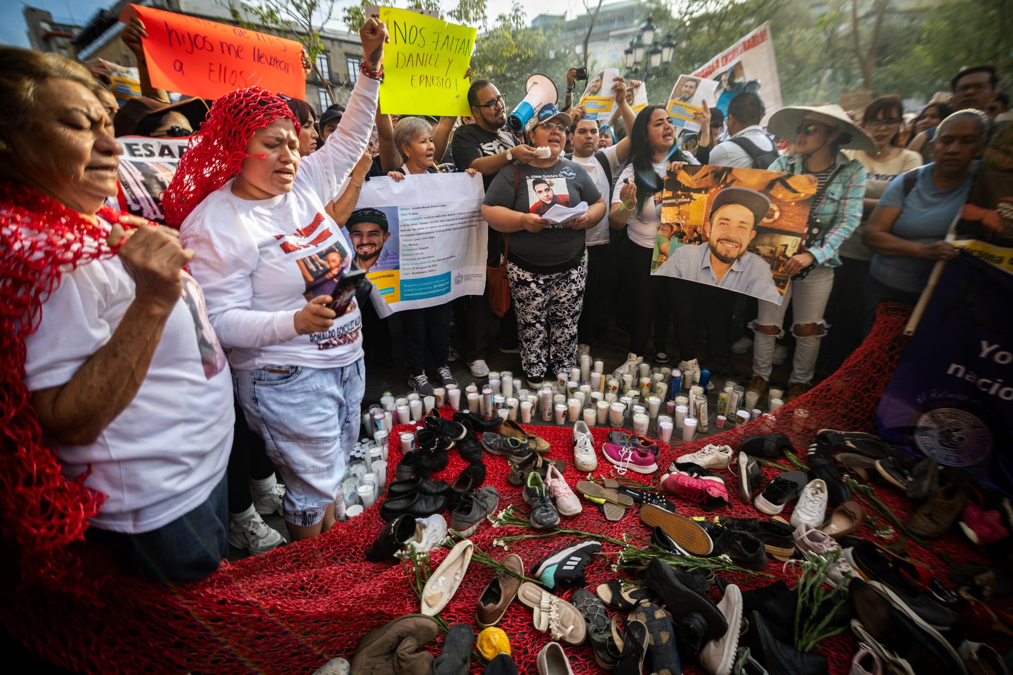 Miles exigen justicia en Guadalajara por hallazgos en Teuchitlán: "No están solos, el Estado nos ha fallado"