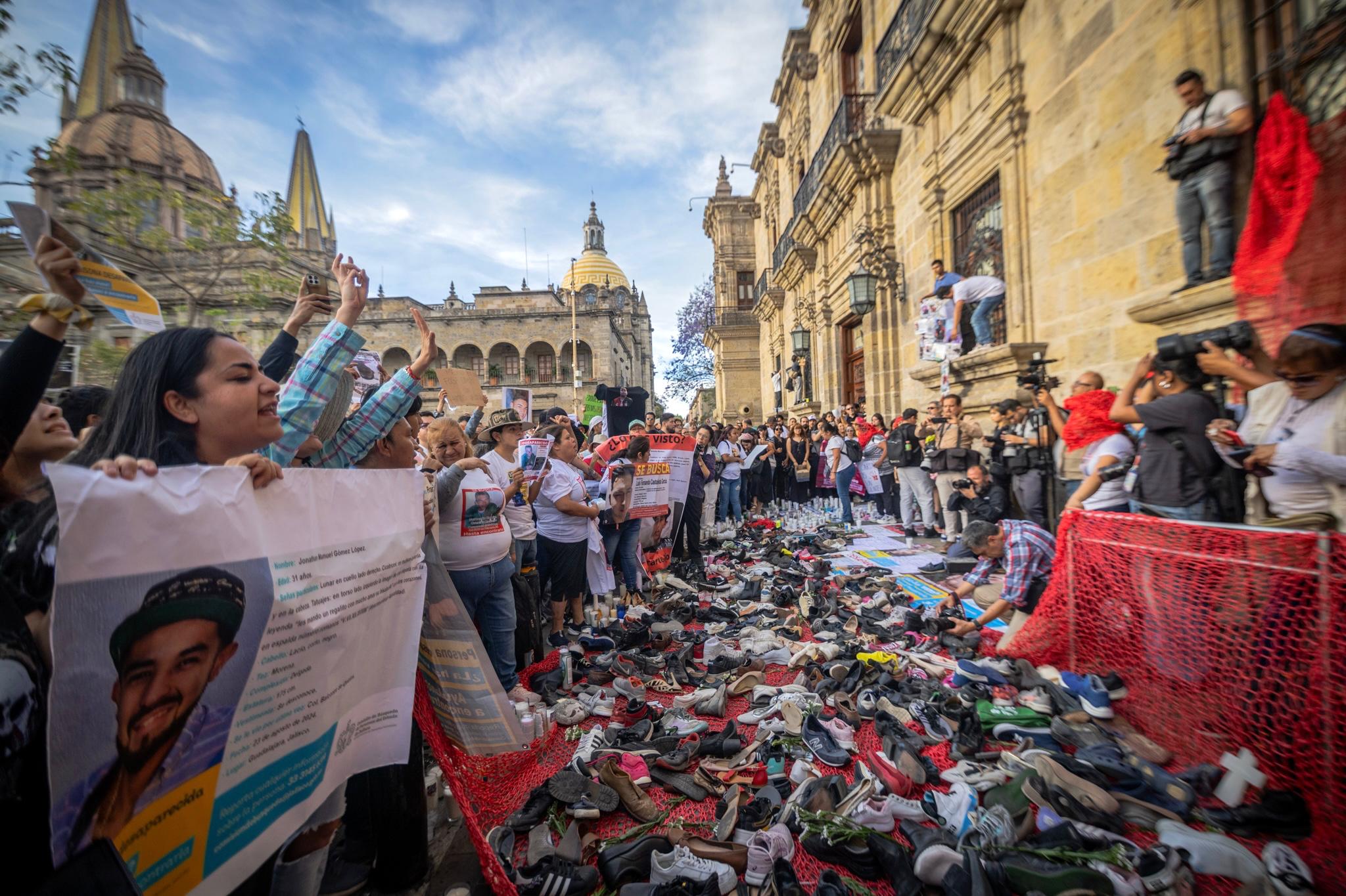 Miles exigen justicia en Guadalajara por hallazgos en Teuchitlán: "No están solos, el Estado nos ha fallado"