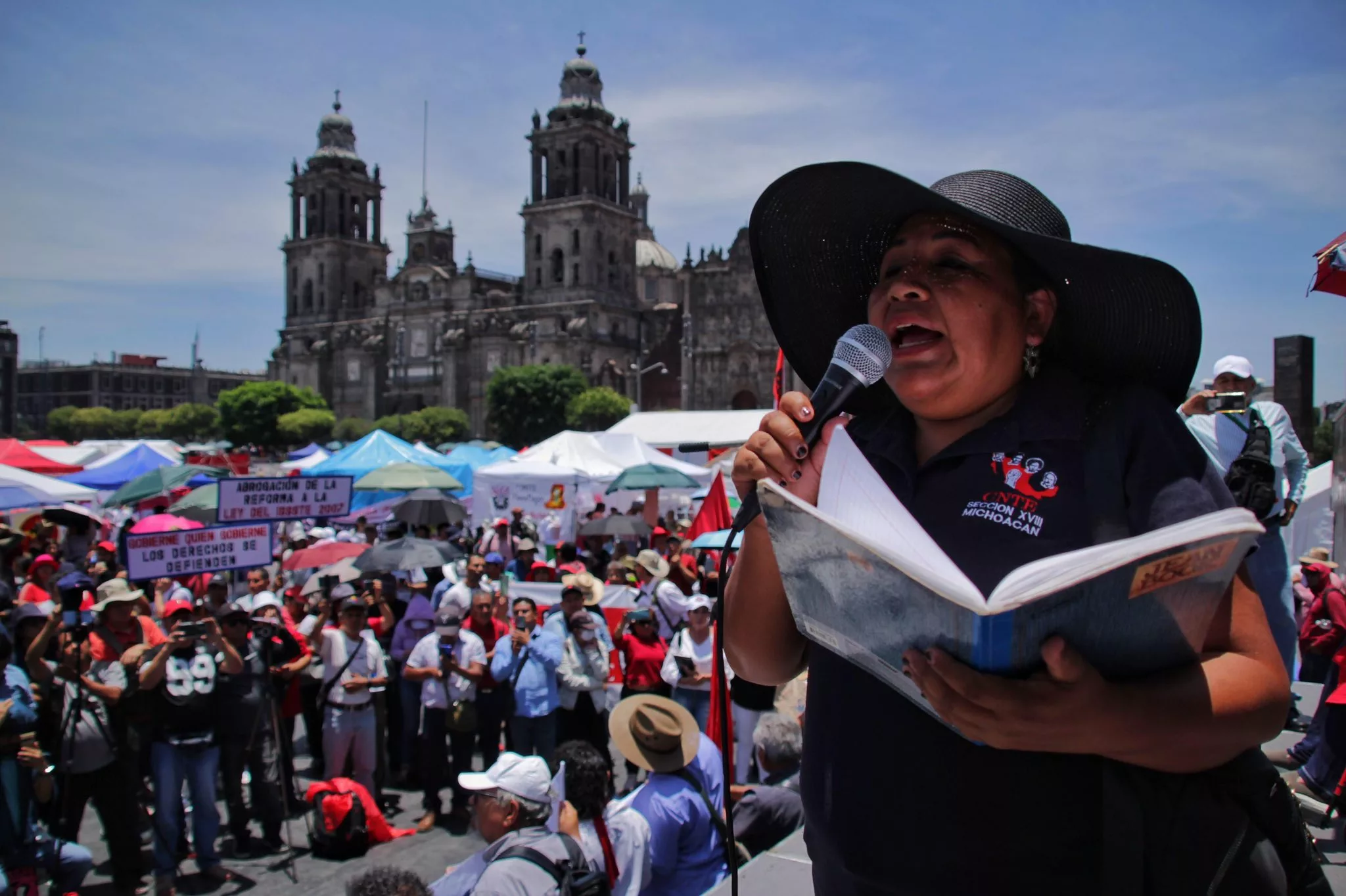 Maestros de la CNTE inician paro indefinido nacional este 15 de mayo en el Zócalo de la CDMX