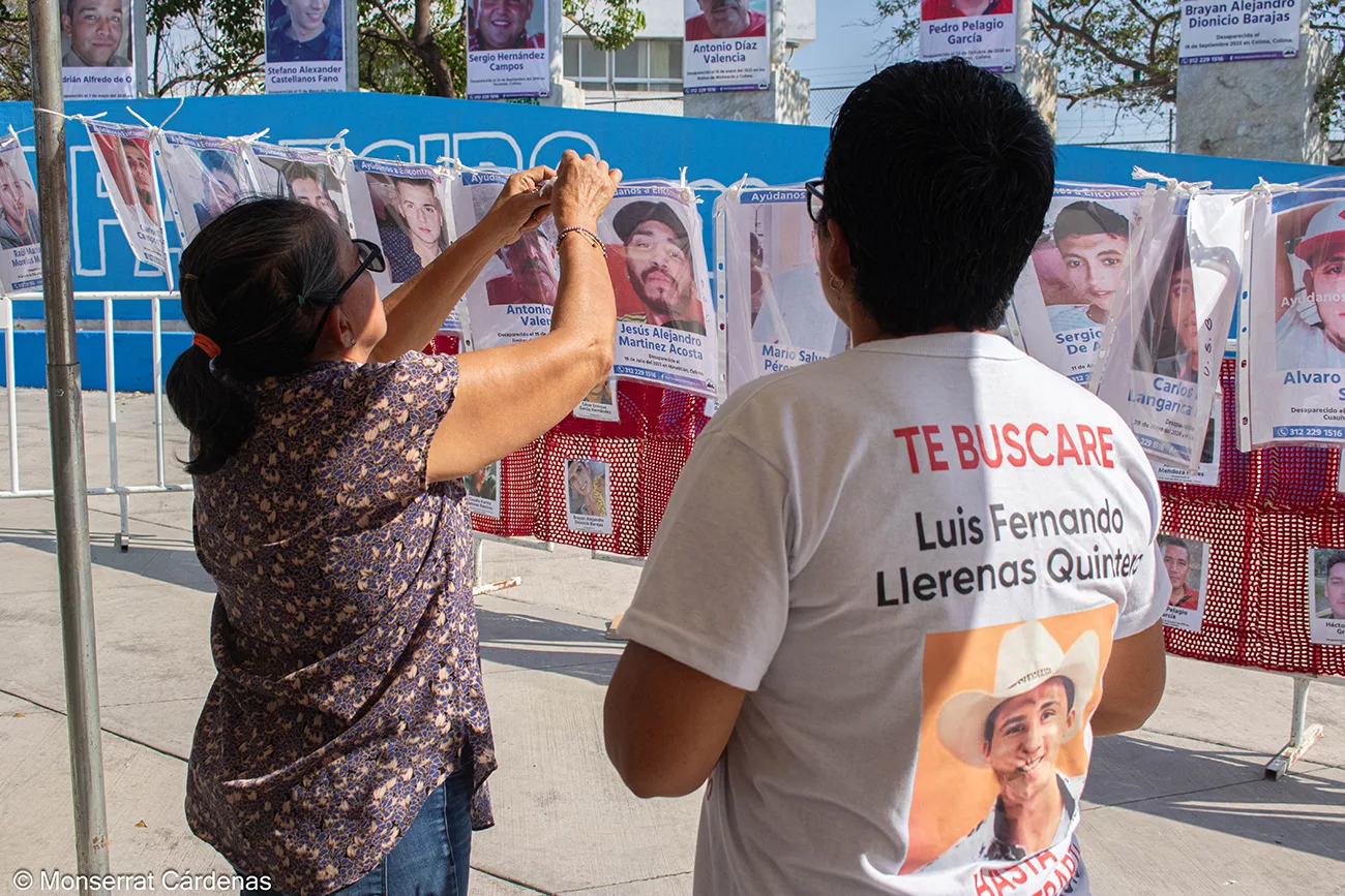Madres buscadoras de Colima conmemoran el Día de las Madres con una misa en la Plaza de las y los Desaparecidos