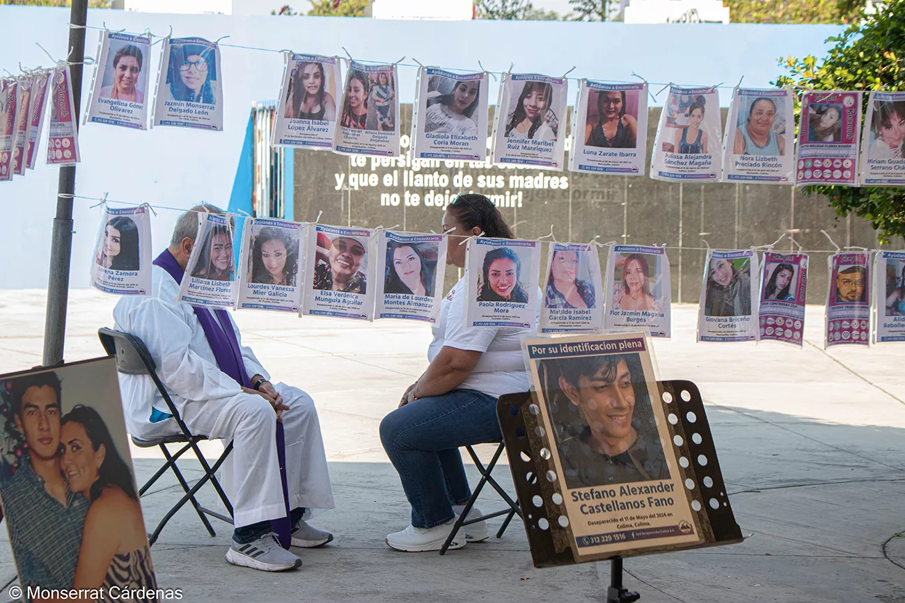 Madres buscadoras de Colima conmemoran el Día de las Madres con una misa en la Plaza de las y los Desaparecidos