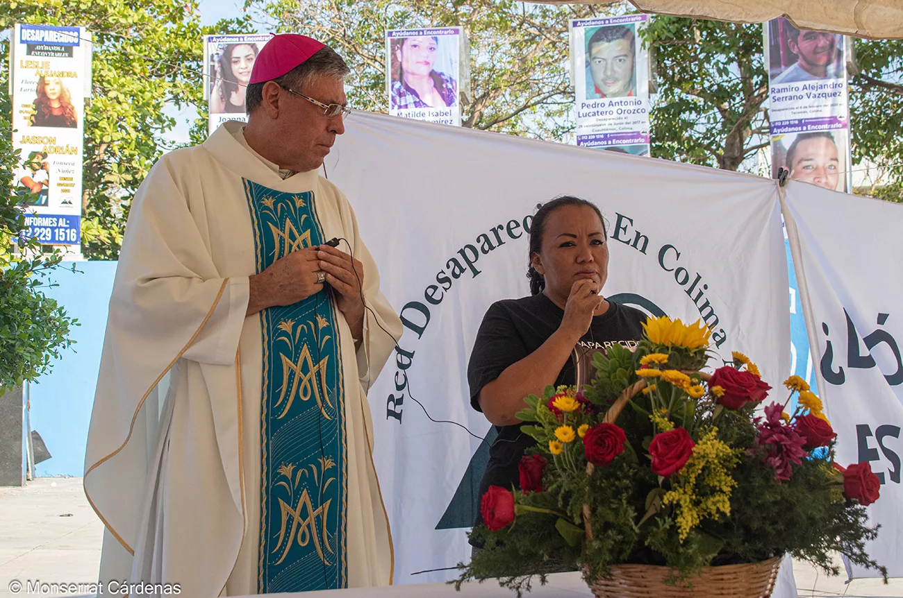 Madres buscadoras de Colima conmemoran el Día de las Madres con una misa en la Plaza de las y los Desaparecidos
Texto y fotografías Monserrat Cárdenas / @Somoselmedio
👉 https://www.somoselmedio.com/madres-buscadoras-de-colima-conmemoran-el-dia-de-las-madres-con-una-misa-en-la-plaza-de-las-y-los-desaparecidos/