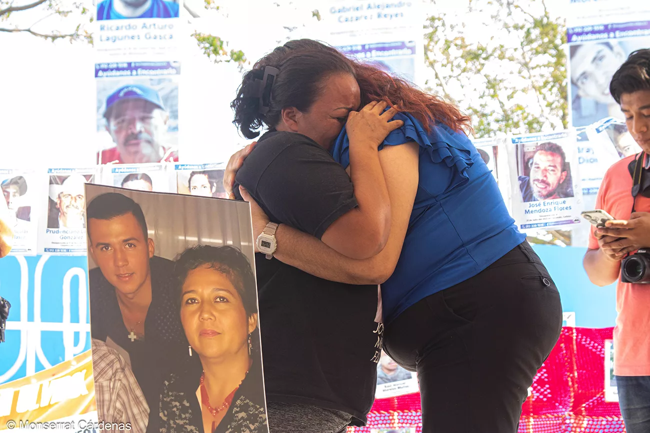 Madres buscadoras de Colima conmemoran el Día de las Madres con una misa en la Plaza de las y los Desaparecidos