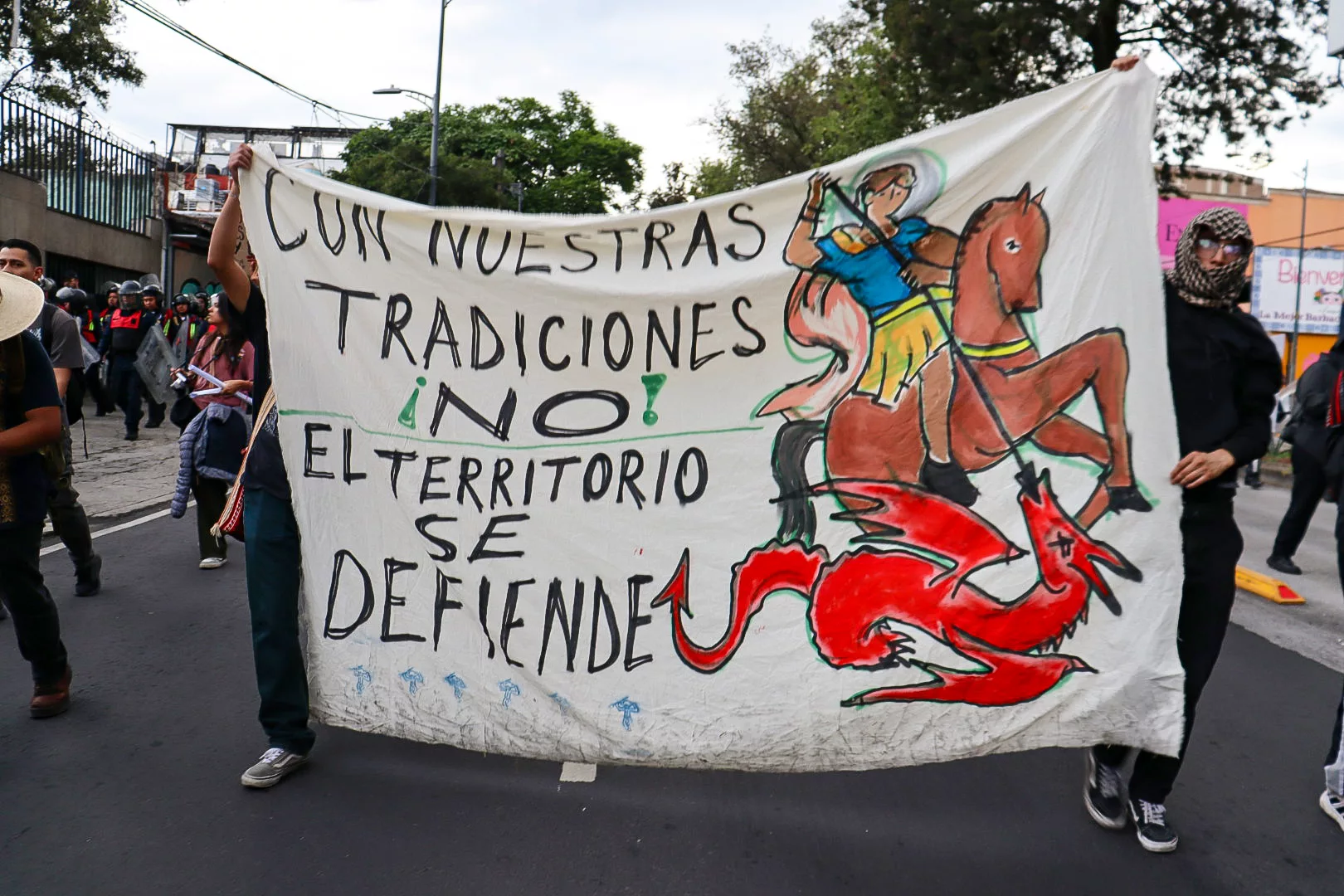 Segunda marcha contra la gentrificación en CDMX: vecinos exigen cancelar megaproyecto en Fuentes Brotantes 134